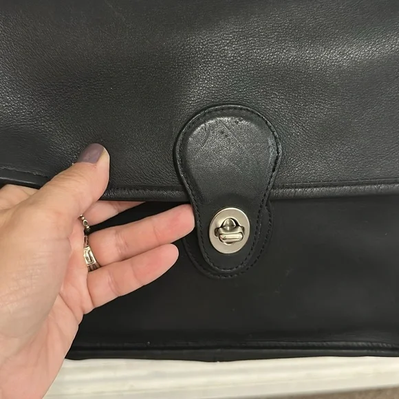 Coach Willis black bag. Lovely bag. Well taken care of. Stored in tote. - Picture 2 of 7